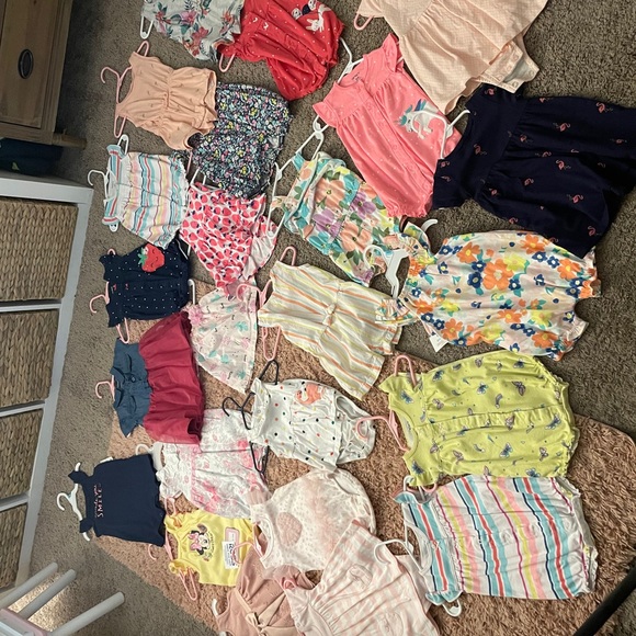 Baby girl clothing lot - Picture 2 of 2